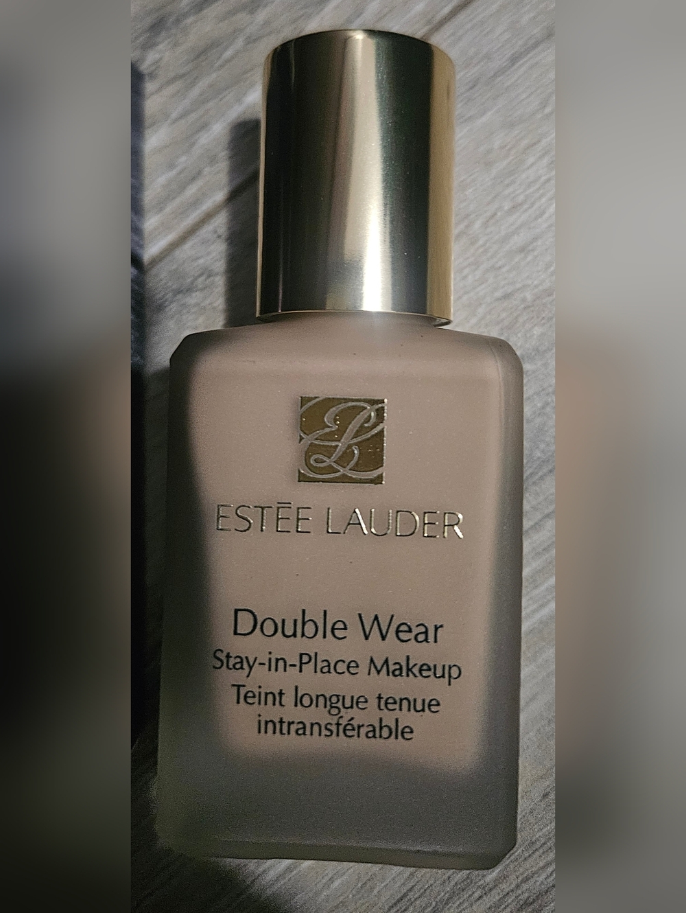 Estee Lauder Double Wear Foundation-1N2 - Picture 2 of 5